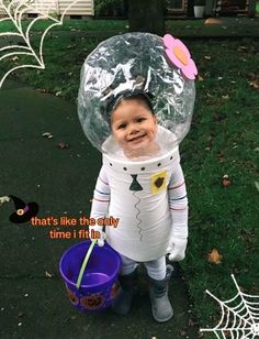 Sandy Spongebob Costume, Sandy Spongebob, Spongebob Costume, Diy Fantasia, Spongebob Birthday Party, Sandy Cheeks, Spongebob Birthday, Image Chat, Toddler Halloween Costumes