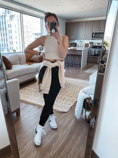 Hi Top Outfit Women, Black Jogger Airport Outfit, Black Joggers Summer Outfit, Hightop Nikes Outfit, Black Joggers Outfit Summer, Nike Hightops Outfit, Achromatic Fashion, High Top Sneakers Outfit Summer, High Top Nike Outfit Women