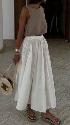 Italy Outfit Ideas, Spain Outfit, Italian Summer Outfits, Look Boho Chic, European Summer Outfits, White Maxi Skirts, Honeymoon Outfits, Europe Outfits