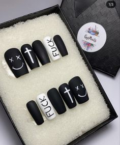 Nail Designs Tomboy, Elegant French Tip Nails, Summer Nail Styles, Nails French Tips, Black And White Nails, Disney Acrylic Nails, Quick Nail Art, Gel Nails French, Nails Elegant