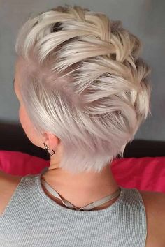 100 Short Hair Styles That Will Make You Go Short - Love Hairstyles Popular Short Hairstyles, Cute Short Haircuts, Cool Short Hairstyles, Best Short Haircuts, Very Short Hair, Penteado Cabelo Curto, Short Pixie Haircuts, Short Hair Styles Pixie, Pixie Hairstyles