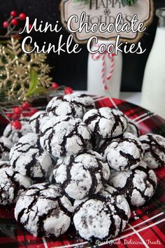 A stack of powdered sugar covered chocolate cookies on a red plate. Hot Fudge Cake, Cheese Puff Pastry, Cheese Pastry, Blueberry Cream Cheese