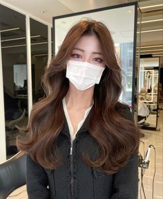 Korean Dark Brown Hair, Korean Curtain Bangs, Asian Brown Hair, Curtain Bangs Ideas, Aesthetic Hairstyle, Bangs Ideas, Wedding Hair Colors, Butterfly Haircut