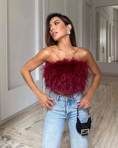 DETAILS Show waist Back zipper 81%-90%polyester High quality is our priority SIZE(IN) BUST LENGTH S 34.6  10.6  M 36.6  11.0  L 38.6  11.4  XL 40.6  11.8  2XL 42.5  12.2 Feather Tank Top, Feather Crop Top, Party Crop Tops, Feather Tops, Casual Chique, Strapless Crop Top, Top Outfit, Mode Online, Women Corset