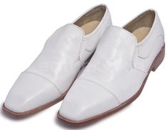 Chic and Supremely Trendy White Slip-ons Smart and fashionable white leather slip-ons Immaculate designing for stunning appearance Polished high quality leather with rich qualities Dark brown outsole making the shoes more fun White threading with perfect finishing touches Light brown genuine leather contrast on the int White Dress Shoes Men, Leather Top Hat, White Slip On Shoes, Black Boots Men, White Leather Shoes, White Dress Shoes, Leather Formal Shoes, Suede Leather Shoes, Genuine Leather Boots