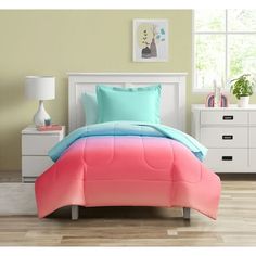 a bed room with a neatly made bed and two nightstands next to each other