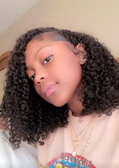 Hairstyles For Lightskins Girl, Pretty Mixed Girls With Curly Hair, Lightskins Girls With Curly Hair, Lightskin Girl Baddie, Pretty Black Girls With Curly Hair 14-16, Peinados Fáciles Para Cabello Corto