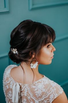 White flower gold hoop earrings floral bridal wedding earrings handmade jewelry large big hoop earrings. Earrings are fully handmade of gold-plated brass elements, hand shaped foam flowers and zircons. At the bottom of the hoops I placed shiny and sparkle zircons wrapped into hand shaped foam flowers. Earrings are perfect for boho or beach bridal look. ❤️ earrings length is 3 inches (7,5 cm) ❤️ earrings width is 2 inches (5 cm) ❤️ hoop diameter is 2 inches (5 cm) ❤️ earrings are very light weigh Boho Wedding Jewelry, Boho Wedding Earrings, Wedding Earrings Chandelier, Long Bridal Earrings, White Hoop Earrings, Silver Bridal Earrings, Crystal Earrings Wedding, Bridal Earrings Drop, Blush Bridal