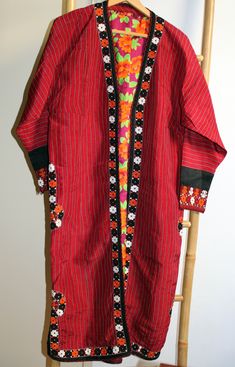 Vintage original kaftan from Turkmen people, Central Asia, with nice embroidery. On the sides and rims the coat has an elaborate embroidered Oriental pattern. The ceremonial coat is worn open and has therefore no buttons, hooks, nor belt. The inside is lined with blue-yellow cotton fabric with a floral print. In very good condition, no signs of heavy wear or repairs.  Size: comparable to European size L shoulder width: 48 cm chest: 56 cm sleeve length: 50 cm cuff width: 13 cm total length: 116 c Red Traditional Kaftan For Festivals, Red Festive Kaftan With Traditional Patterns, Red Ceremonial Kaftan For Festivals, Folk Style Embroidered Festival Kimono, Tunic Kaftan For Traditional Ceremonies And Festivals, Festival Tunic Kaftan With Traditional Patterns, Red Folk Style Long Sleeve Kaftan, Traditional Festival Kurta With Embroidered Border, Bohemian Long Kurta For Traditional Ceremonies