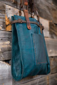 CIBADO leather bags Entirely hand sewn teal buffalo leather tote incorporating vintage ........ Indian Bags, Bag Construction, Tote Tutorial, Burlap Tote, Lv Bags, Kelly Bag, Leather Projects, Buffalo Leather, Leather Work