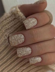 January Nails Ideas Simple Sparkle, Party Nails New Years Eve Sparkle, Gel Set, Nagel Tips, Flower Nail Designs, Manicures Designs, New Year's Nails, Glitter Nail