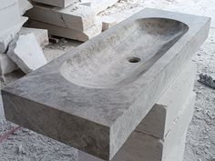 a concrete sink sitting on top of a cement slab