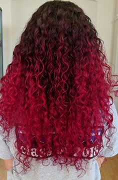 Brown To Red Ombre Curly Hair, Pink Ombre Curly Hair, Red Ends Curly Hair, Bright Pink Curly Hair, Red Curly Hair Highlights, Curly Hair Dyed Tips, Died Curly Hair, Curly Hair Dye