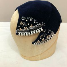 Vintage 1920s-1930s Handmade Jeweled and Beaded Cocktail Style Hat Velvet Pearls | eBay 1920s Hats, 1920s Headpiece, Large Brim Hat, Types Of Hats, Antique Hats, Vintage Millinery, Cocktail Hat, Vintage Hats, Women's Hats