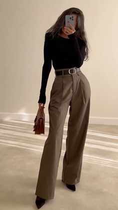 Office Aesthetics Women, Black And Brown Work Outfit, Smart Outfit Aesthetic, Power Outfits For Women Classy, Business Outfits Women Aesthetic, Workwear Women Winter, Estate Agent Outfits Women, Social Work Interview Outfit, Women Manager Outfit