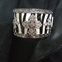 This Is A Beautiful Snap On Bracelet With Nice Details. Never Worn. Vintage Piece Of Jewelry. Printed Jewelry, Zebra Print, One Size Fits All, Cuff Bracelets, Auction, Black White, Women Accessories, Black And White