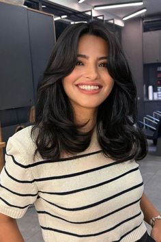 face framing curtain bangs on shoulder length hair Best Short Haircuts For Long Faces, Dark Brown Hair Bangs Mid Length, Curtain Bangs Medium Hair Black, Thick Ends Haircut, Haircut Till Shoulder, Medium Hair Cuts Brunette, Jet Black Hair Mid Length, Medium Dark Haircut, Long To Short Hair Before And After Round Face