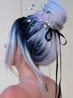 See here the beautiful and modern ideas of top knot bun and updos to enhance the beauty of your of your hairstyles. You know top knot is one of the best hairstyles ever that we have collected here just for you. So we strongly recommend you to visit here for latest bun hair looks for 2018. Weekend Hair, Top Knot Bun, Knot Bun, Short Hairstyle, Cool Hair Color, Top Knot, Ombre Hair