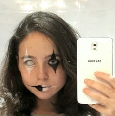 хеллоуин "черно-белый клоун" Cute Clown Makeup, Cute Clown, Kitty Drawing, Hello Kitty Drawing, Crazy Makeup, Fantasias Halloween, Halloween Treats, Woman Face