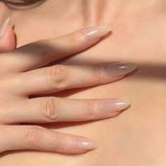 Nude Pearl Chrome Nails, Nail Designs Milky White, Nude Pearl Nails, Milky Brown Nails, Neutral Nails Chrome, Milky Nail Art, Milky Nude Nails, Nails Beige, Pearl Chrome