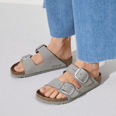 Nib Birkenstock Women Arizona Big Buckle Slide Sandal Color: Dove Gray Size 8-8.5us/ 39eub (Medium/Narrow) Brand New In Box. A Fresh Birkenstock For A Fresh Season, This Iconic Slide Boasts Oversized Buckles And Hazy Pastel Straps Atop A Contoured Footbed Built For Classic Comfort. 3/4" Heel; 1/4" Platform (Size39) Adjustable Straps With Buckle Closure Contoured Cork Footbed With Arch Support Leather Upper And Lining/Rubber Sole Made In Germany Casual Closed Toe Slides With Heel Loop, Casual Slip-on Footbed Sandals With Heel Loop, Spring Casual Footbed Sandals With Heel Loop, Casual Spring Footbed Sandals With Heel Loop, Casual Slides With Heel Loop And Single Toe Strap, Arizona Big Buckle, Birkenstock Women, Dove Grey, Arch Support