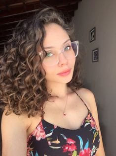 Curly Short Hairstyles, Hairstyle Layered, Interesting Hairstyles, Shoulder Length Curls, Short Curly Pixie, Straight Hairstyle, Shoulder Length Curly Hair, Short Curly Hairstyles, Haircut Wavy