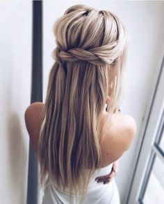 Wedding hairstyles up half up down straight with braid/ Wedding hairstyles for long hair vintage Straight Hair With Braids On Top, Minimalist Wedding Hairstyles, Wedding Hair Up, Braided Half Up, Wedding Hair Down, Braided Hairstyles For Wedding, Long Blonde, Blonde Bobs, Long Straight Hair