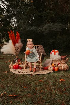 #fallminisessions #fall #fallphotography #toddlergirl #charlestonsc #bohofall Fall Mini Shoot, Pumpkin Patch Photoshoot, Boho Toddler, Toddler Photoshoot, Toddler Girl Fall, Fall Mini Sessions, Creative Poses, Halloween Photography