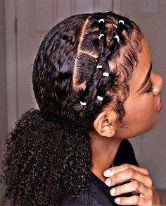 rubber band hairstyle now ponytails hairstyles 2021 kids try awesome install click cute them Hairstyles With Rubber Bands, Band Hairstyles, Rubber Band Hairstyles, Beyonce Hair, Indie Hair, Marley Hair, Hair Rubber Bands, Pelo Afro, 4c Hair