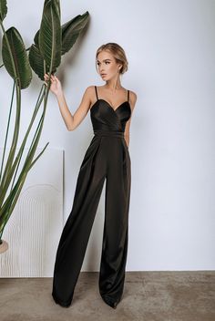 Emerald Satin Wide-Leg Jumpsuit – ELAGIA Black Jumpsuit Outfit Wedding Guest, Black Prom Jumpsuit, Jumpsuit Elegant Prom, Black Jumpsuit Outfit Formal, Black Jumpsuit Wedding, Homecoming Jumpsuit, Formal Black Jumpsuit, Black Satin Jumpsuit, Wedding Guest Jumpsuit