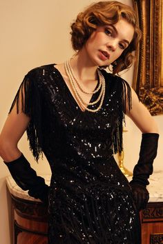 Pair this 1920s satin gloves with your favorite flapper costume, get ready to dance the night away at the Gatsby party. Features: Mesh and glitter 20.5 inch / 52cm long Pull on closure Full finger gloves 1920 Outfits Women, 1920s Bootlegger, 20s Womens Fashion, The Great Gatsby Outfit, 20s Theme Party Outfit, 1920s Gloves, 20s Inspired Outfits, 1920s Party Outfit, Great Gatsby Outfit