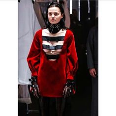 New With Tag. Gucci Fall 2020 Ready-To-Wear Collection Retail Price Of $4,200.00 Size It38/ Us 2 Fabric: 98% Cotton, 2% Elastane Deep U-Shaped Neckline, Complemented By Satin Bows Long Puffy Sleeves. Composition: Cotton, Elastane Back Zip Fastening Straight Hem Made In Italy Gucci Fall 2020, Floral Flared Dress, Gucci Runway, Long Puffy Sleeves, Gucci Dresses, Cable Knit Dress, Gucci Floral, Gucci Dress, Velvet Mini Dress