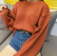 pinterest / @pastelxpeach More Look 80s, Rave Shirts, Look Grunge, Chique Outfit, Orange Sweater, 90's Fashion, Cooler Look, Outfit Trends