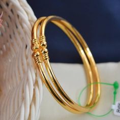 Plain Kada Bangles, Single Bangles Jewelry Designs, Kada Bangles Gold Design For Women, Simple Bangle Designs Gold, Stylish Gold Bangles, Dailywear Bangles Gold, Daily Use Gold Bangles Indian