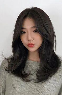 25 Best Long Layered Hairstyles for Women in 2022 - The Trend Spotter Korean Long Hair, Bangs With Medium Hair, Hairstyles For Layered Hair, Girl Haircuts, Haircuts Straight Hair, Long Layered Hair, Short Hair With Bangs, Medium Hair Cuts