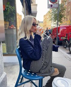 Scandinavian Striped Pants, Stockholm Style Striped Pants, Colourful Copenhagen Style, Scandi Winter Fashion, Scandi Fashion, Drawstring Trousers, Skandinavian Fashion, Autumn Fits, Scandinavian Fashion