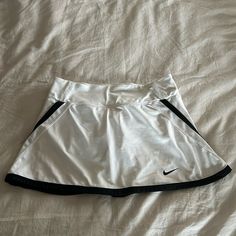 Never Worn So Cute Perfect Condition Nike White Tennis Skirt For Spring, Nike White Fitted Tennis Skirt, Fitted White Nike Tennis Skirt, Nike White Skort For Spring, Fitted White Nike Skirt, White Lined Sports Skirt, Nike White Lined Skirt, Nike Sporty White Skirt, Nike White Casual Skort