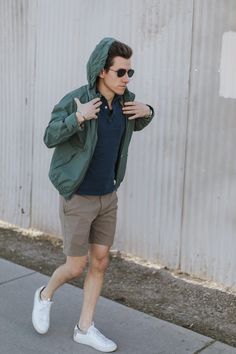 How Men's Shorts Should Fit + Shorts Length Guide Green Windbreaker Outfit, Windbreaker Outfit Men, Rainy Summer Outfit, Outfit Idea For Men, How To Wear Shorts, Outfits For Teenage Guys, Windbreaker Outfit, Rainy Summer, Green Windbreaker