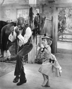 One of the most memorable moments from Shirley Temple's movies - dancing with Bill "Bojangles" Robinson. Bojangles moved into film during the early talkies, gaining international fame for his scenes with little Shirley Temple. He was the one who taught her to tap dance. Modern Dans, Shirley Temple Black, She Movie, Tap Dance, Foto Vintage