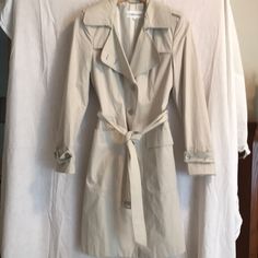 Fully Lined Off White Cream Color With Belt Size Small Never Worn Rain Trench Coat, Brown Trench Coat, Tan Jacket, Wool Trench Coat, Tie Front Cardigan, Hooded Raincoat, Belted Trench Coat, Calvin Klein Women, Calvin Klein Black