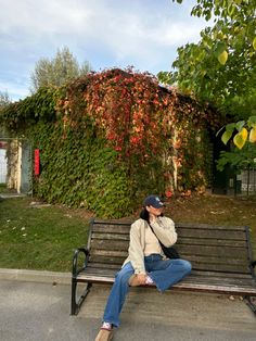 thrifted fall outfits, ugg tasman platforms, heart socks, yankees cap, fall jackets, rory gilmore sweater, baggu side bag, fall aesthetic, fall leaves Thrifted Fall Outfits, Uggs Fit, Tasman Outfit, Ugg Fit, Rory Gilmore Sweater, Gilmore Sweater, Platform Uggs, 2025 Style