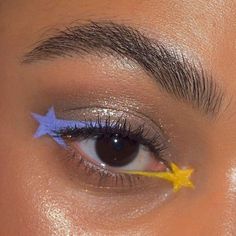 Makeup Inspo Graphic Liner, Multi Colored Eyeliner, Fun Easy Eyeliner Looks, Firework Eyeliner, Star Graphic Liner Makeup, Hooded Eye Colorful Makeup, Lightning Bolt Eyeliner, Graphic Makeup Eyeliner, Graphic Eyeliner Ideas Colorful