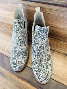 TOMS Women's Kallie Cutout Suede Macadamia Wedge Bootie Boots Cheetah Size 10 W Excellent condition no flaws lightly worn once at home Toms Kallie Boot, Wedge Bootie, Macadamia, Bootie, Bootie Boots, Wedges, At Home, Size 10, Boots