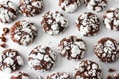 chocolate crinkle cookies with powdered sugar on top