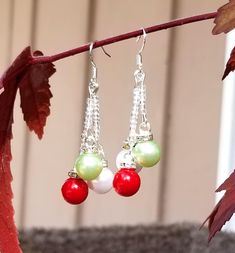 Holiday Earrings Diy, Ornament Necklace, Diy Christmas Earrings, Christmas Earrings Handmade, Xmas Beads, Christmas Jewelry Diy, Ornament Earrings, Silver Christmas Ornaments, Diy Earrings Easy