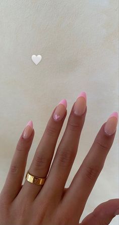 Summer Almond Acrylic Nails Designs, Nails Almond Tip Colors, Aesthetic Summer Nail Ideas, Valentines Nails Minimalist, Summer Nails Inspiration Almond, Gel Nails Summer 2022, Summer Nails Ideas Almond, Aesthetic Almond Nails Summer, Almond Nails Designs Summer Pink