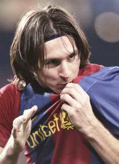 Messi Young Wallpaper, Long Hairstyles For Boys, Young Messi, Cristiano Messi, Lionel Messi Family, Hairstyles For Boys, Live Football Match, Lio Messi, Messi Videos