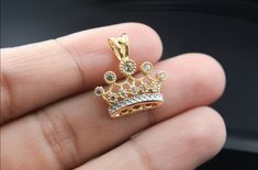 Material: 14k Gold Stone: Cubic Zirconia Color: Yellow Weight: 1.5g Height: 19mm (with bail) Width: 18mm Catalog: PT2149 All jewelry has been enlarged to show the beauty of detail. Gold Diamond Jewelry With Crown Design, Silver Jewelry With Crown Design In 14k Gold, Gold Jewelry With Crown Design For Anniversary, Anniversary Gold Jewelry With Crown Design, White Round Jewelry With Crown Design, White Round Crown Design Jewelry, 14k Gold Crown Design Fine Jewelry, Crown Charm, Queen Crown