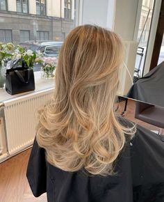 #hair #blond #cute #hairstyles Pretty Ash Blonde Hair, Blonde With Mocha Lowlights, Blond Hilights On Blond Hair, Level 7 Lived In Blonde, Golden Blonde Layered Hair, Long Layers And Angles Haircuts, Highlights On Light Brown, Filipa Moulier Hair, Baliage Hair 2023