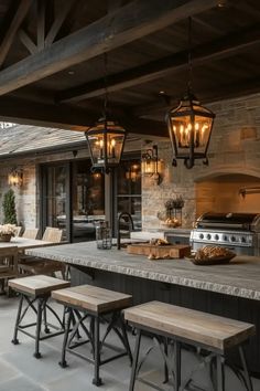 Outdoor rustic kitchen with stone countertops, pendant lights, wooden stools, and a built-in grill. Pool House Kitchen, Outdoor Kitchen Decor, Dining Room Home Office, Outdoor Living Rooms